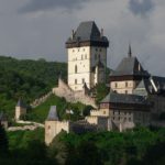 Karlštejn – historický skvost na dohled od Prahy. Pro milovníky hradů naprostá nutnost