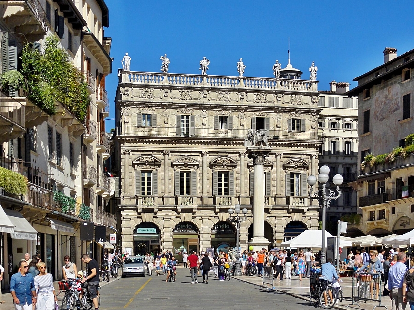 Palazzo Maffei na Piazza delle Erbe ve Veroně Itálie